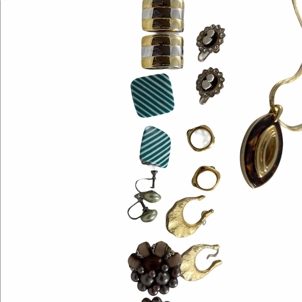 Vintage Jewelry LOT Necklace earrings bracelets - Picture 9 of 12